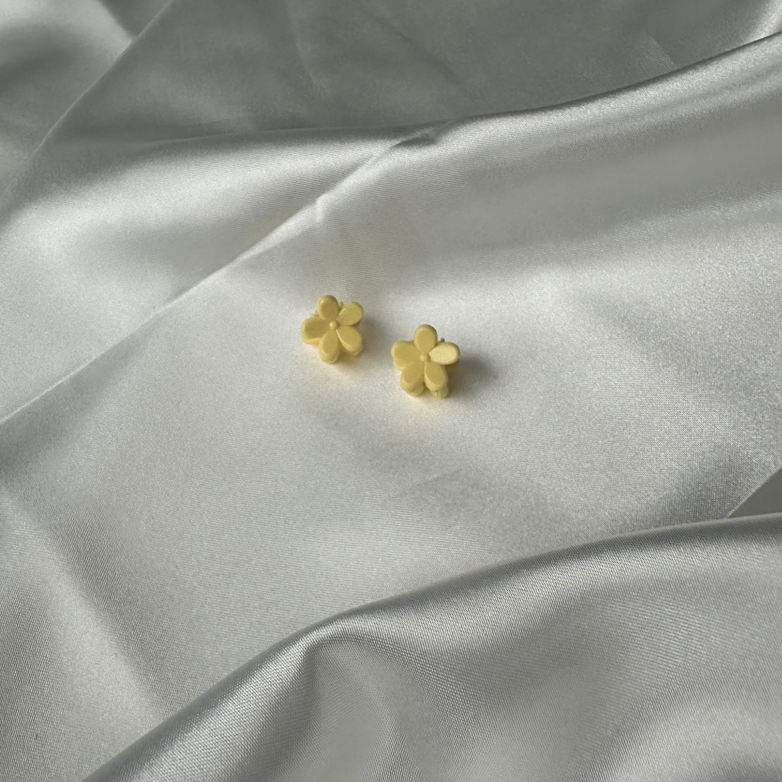Mini Flower Hairclips - Image 5