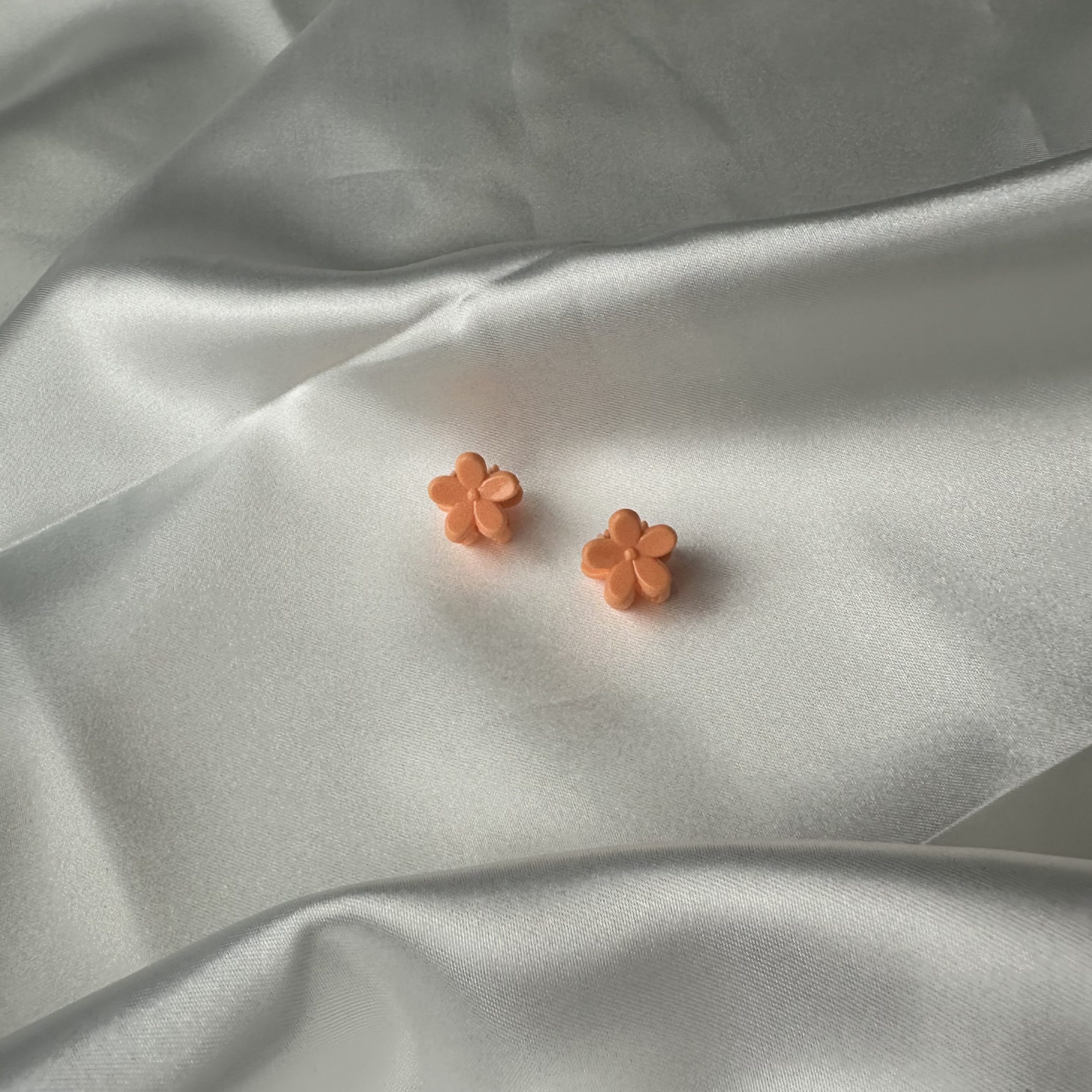 Mini Flower Hairclips - Image 4