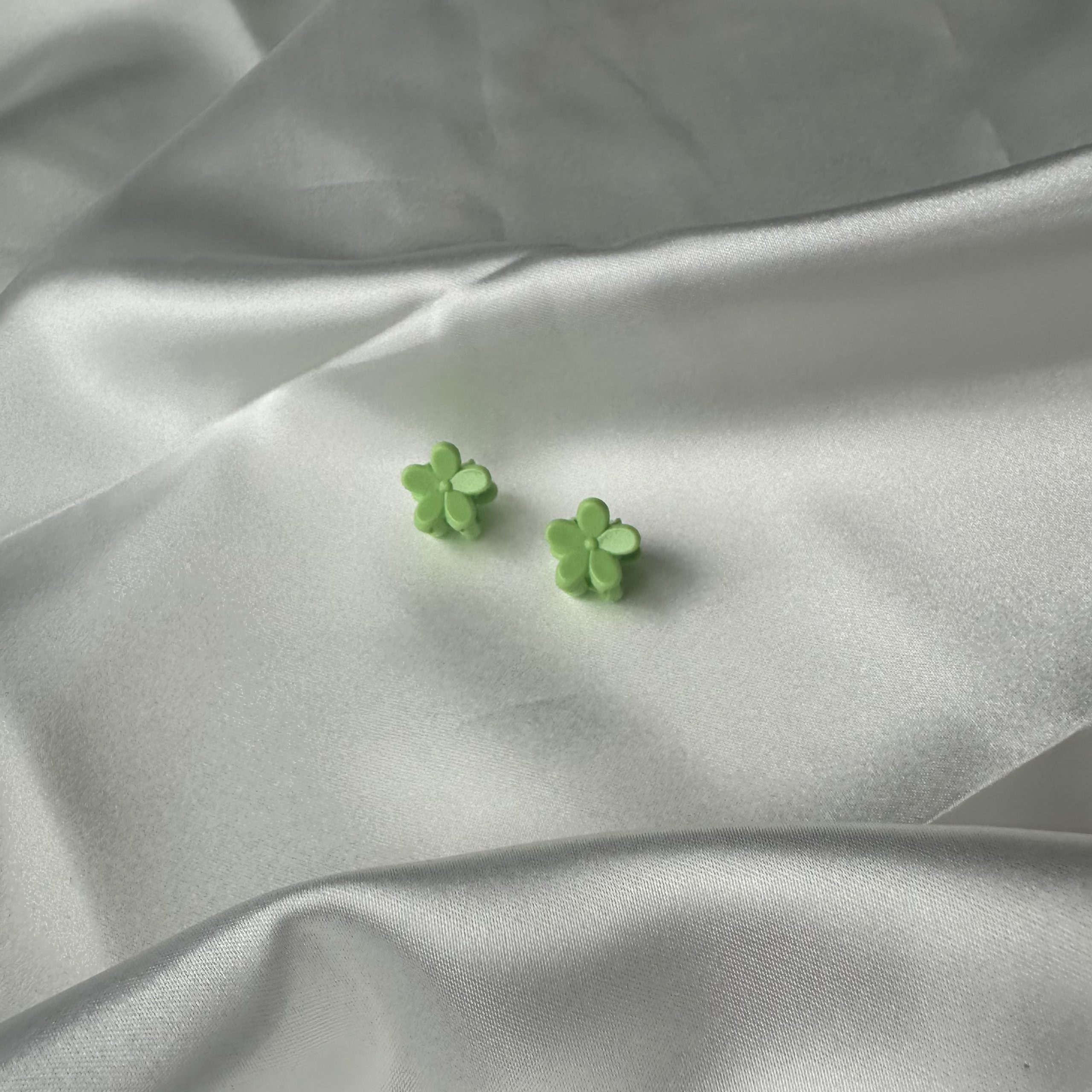 Mini Flower Hairclips - Image 6