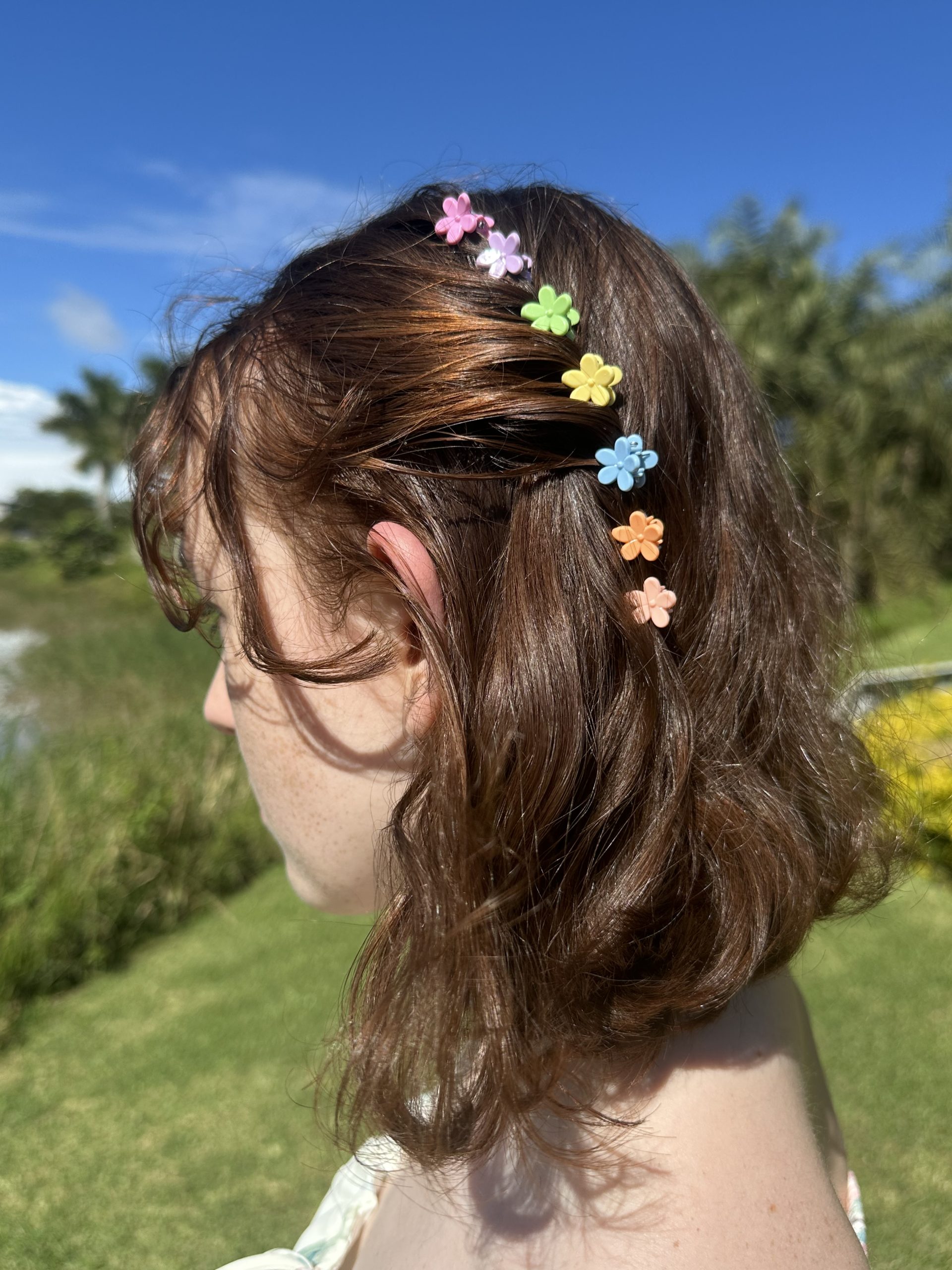 Mini Flower Hairclips - Image 2